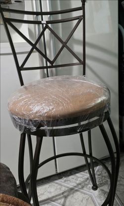 3 like New Swivel Stools