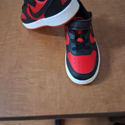Brand New Nike Size 6 Boys