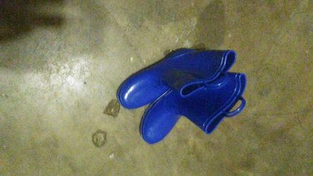 Rain boots size 5