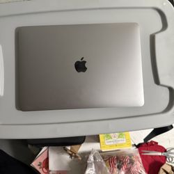MACBOOK PRO RETINA 13 INCH 8 GB