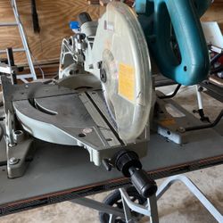MAKITA MITRE SAW / With Stand