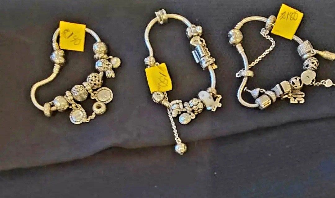 Tres Pandoras originales Color Silver $140. $150. $180. (Guardadas Hace Tres Años )