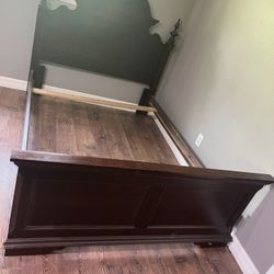 $50 Queen Size Bed Frame 
