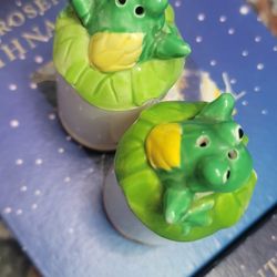 Salt & Pepper Shakers Frog Vintage 