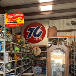 76 HEAVY PLASTIC SIGN VERY LARGE 8 FEET X 8 FEET IN MADERA CA $750 
