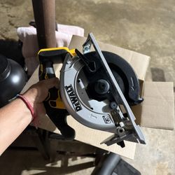 Brand New 20V MAX Cordless Brushless 6-1/2 in. Sidewinder Style Circular Saw (Tool Only)