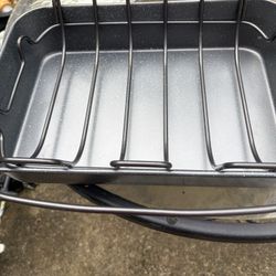 New Roasting Pan With Removable Rack. 