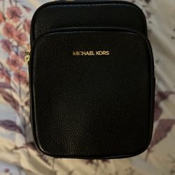 Michael kors Cross Body With Card Holder 