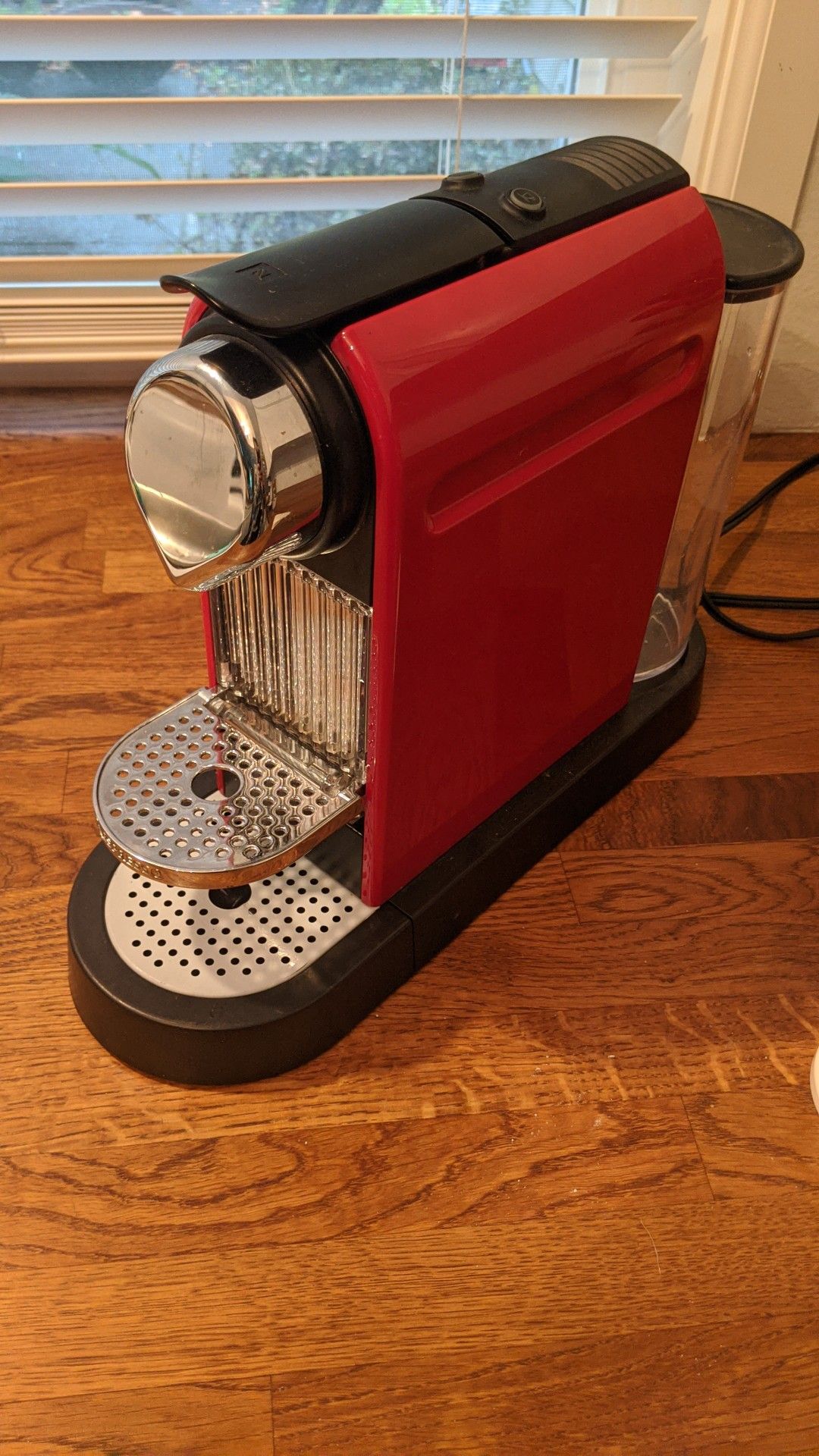Nespresso C111 Espresso Maker (Red) for Sale in Bellevue, WA OfferUp