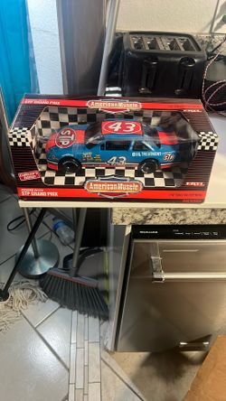 NASCAR Richard Petty Large 1/18 Scale Car