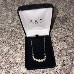 Necklace With Pearls 