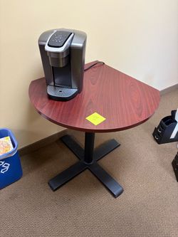 Corner table