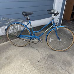 Schwinn collegiate 3spd with Basket/rack
