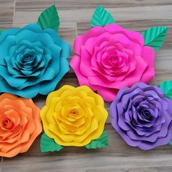 Paper Flowers And Paper Roses. Flores De Papel