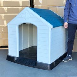 (New in Box) $150 Extra Large Outdoor Indoor Waterproof Plastic Dog House 42”x42”x45”