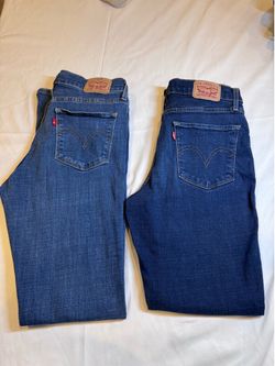 2 pair of women’s Levi’s size 4 and 6