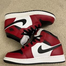 Jordan 1 Chicago Black Toe Mids