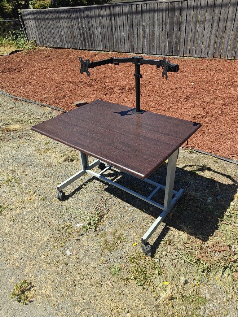 Free Dual Monitor Desk