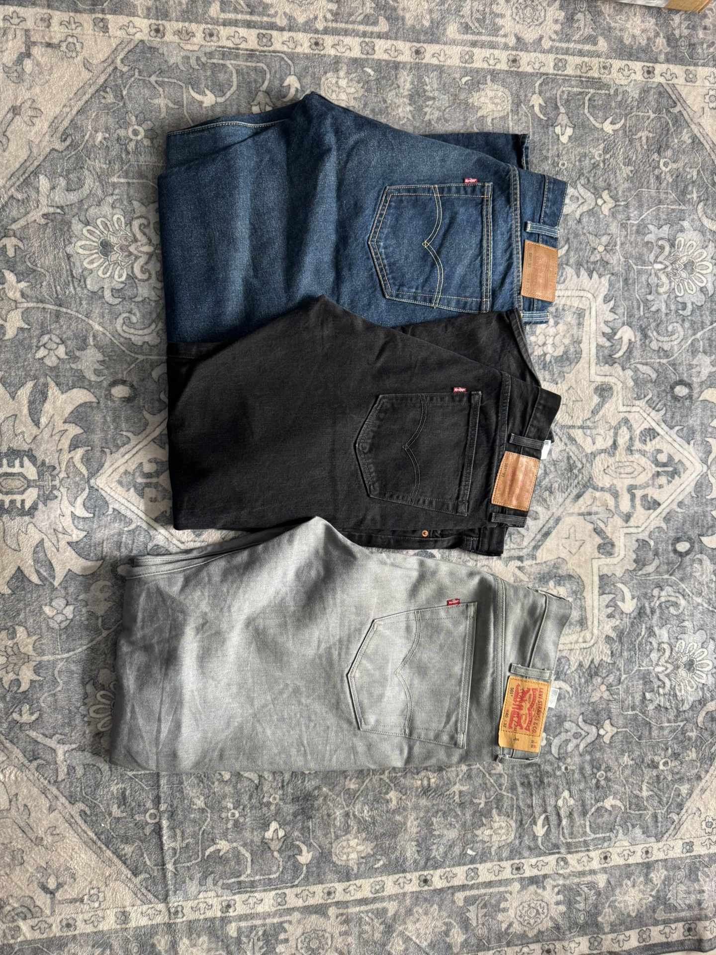 3 Levis men Jeans