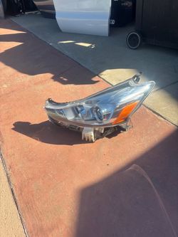 LEFT DRIVER SIDE HEADLIGHT 2017 TOYOTA PRIUS “”V””