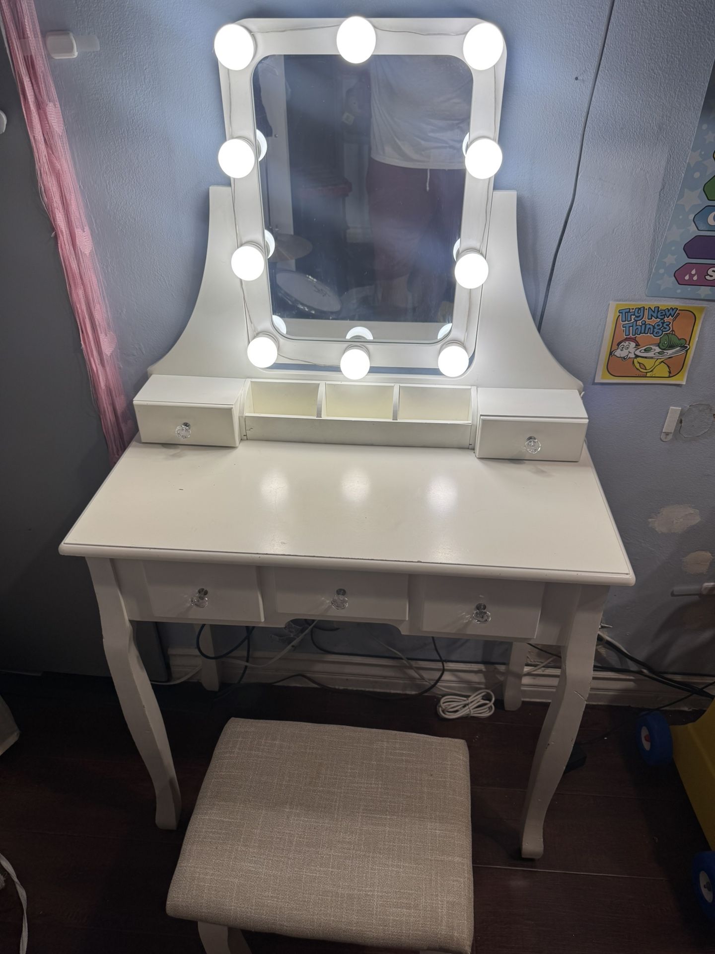 Vanity Desk With Dimmable Lights.