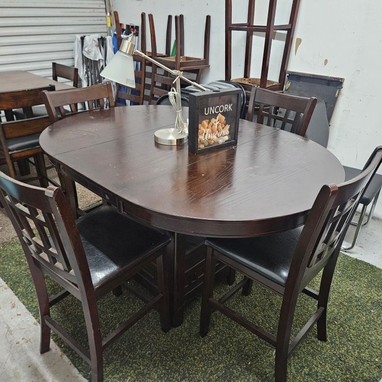 Brown Table With 4 Chairs 