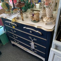Dresser With Mirror