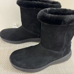 Sketchers Women's Boots Waterproof- Brand New-size 11