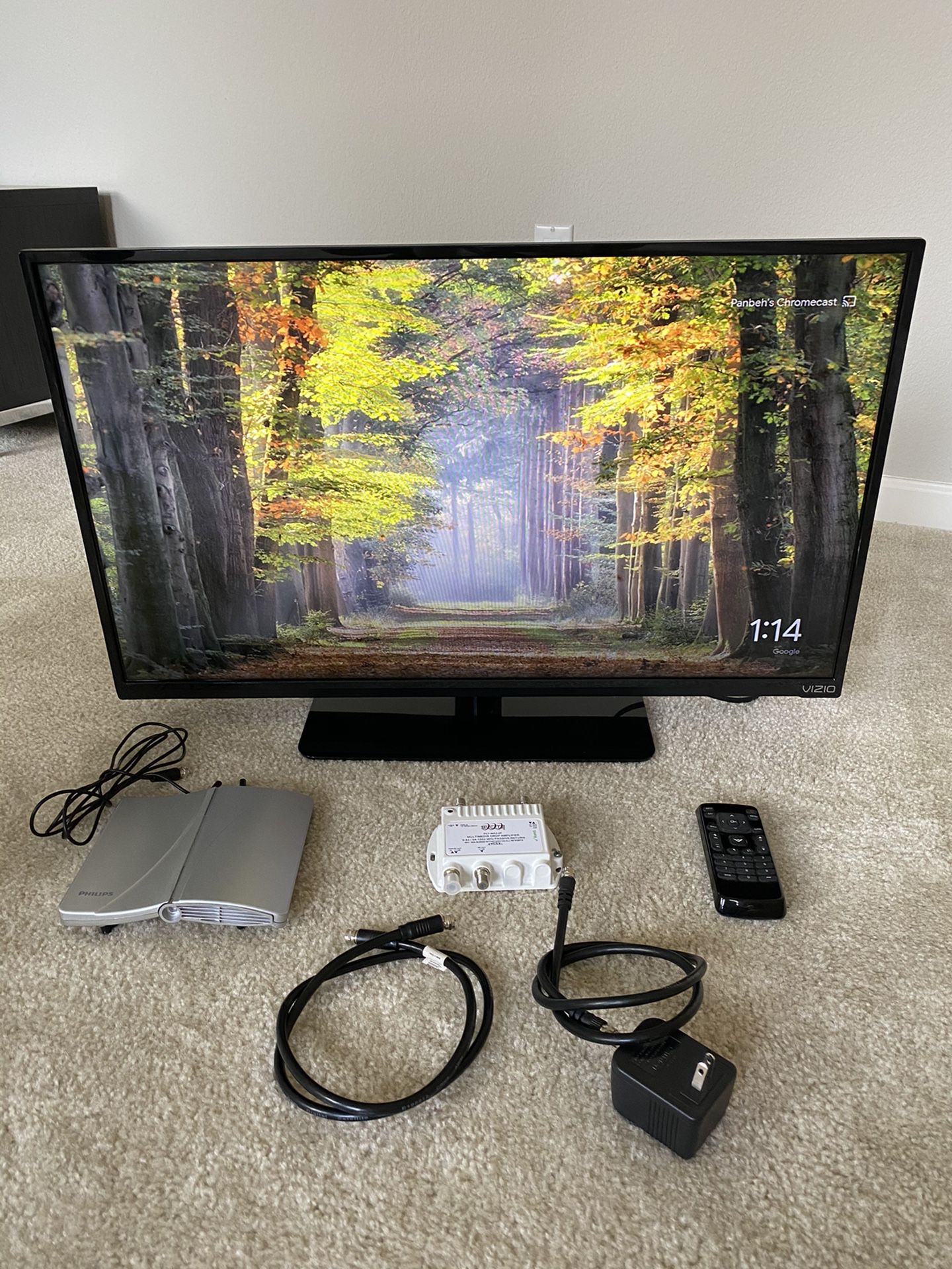 Flat screen TV+ antenna+ amplifier + chrome cast