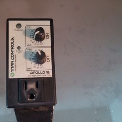 Titan Controls Apollo 12 – Short Cycle Timer w/ Photocell