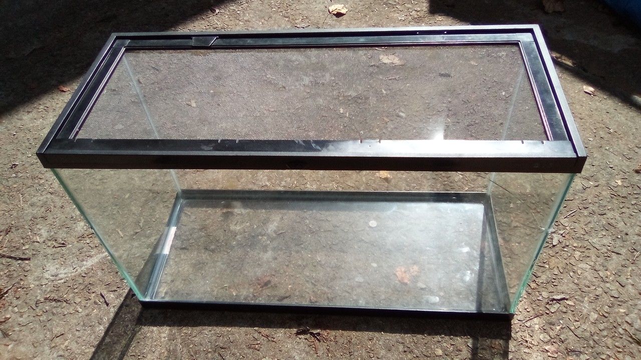 Reptile Aquarium 20 Gallon 20.00