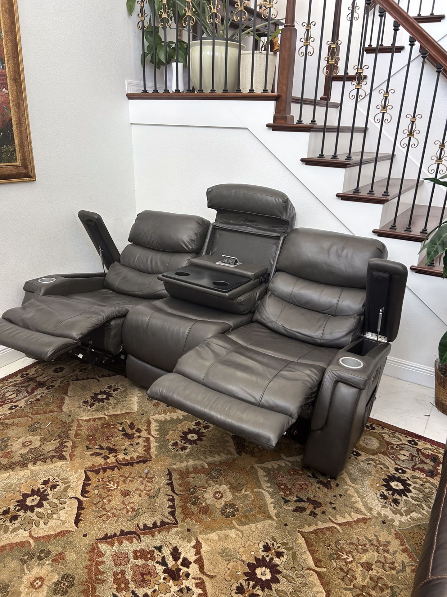 Sofa King Comfortable Genuine Dark Leather Electric Recliner For Sale! Free Local Delivery 🚚