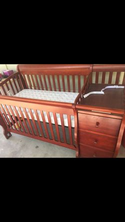 Baby crib with mattress