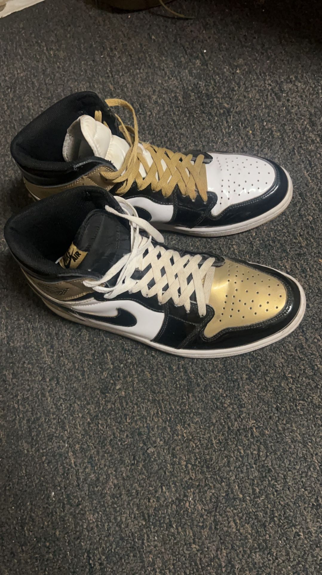 Air Jordan Retro 1’s Gold Toe