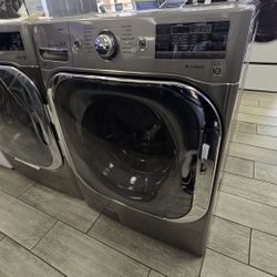 5.2 cu. Ft Stackable SMART Front Load Washer in Graphite with Steam & Turbowash Technology