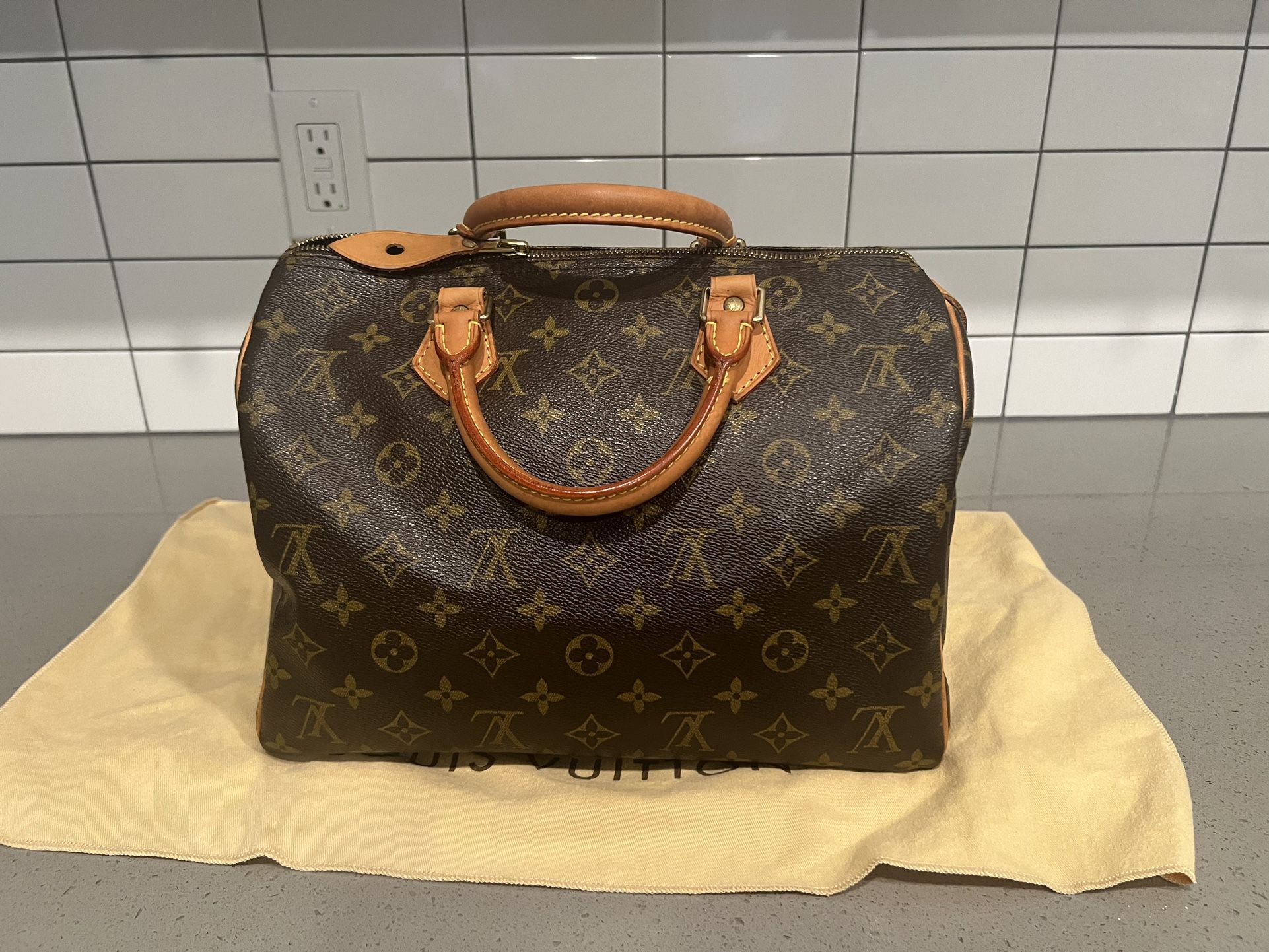 Louis Vuitton Speedy 30