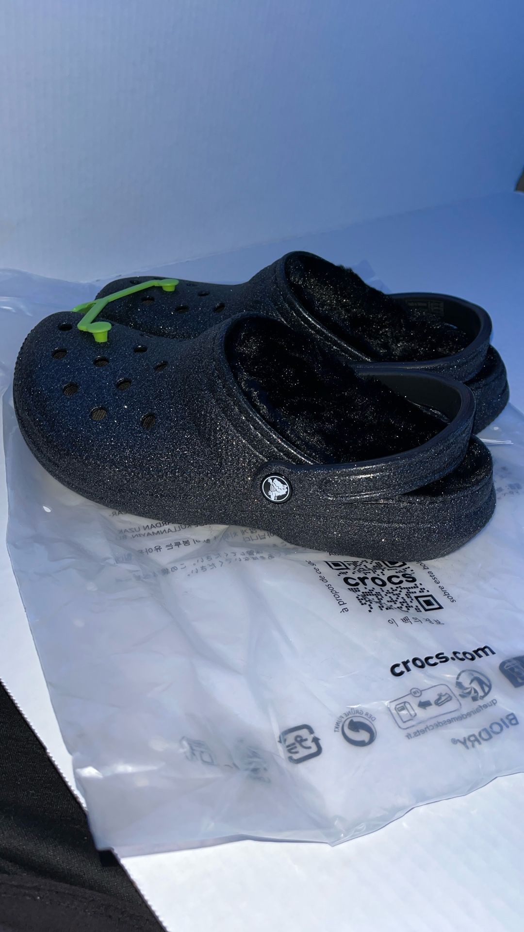 white glitter crocs size 10 in women and 6 in men