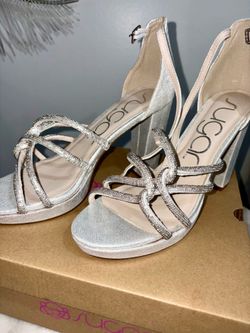Beautiful woman heels ( size 7.5) New