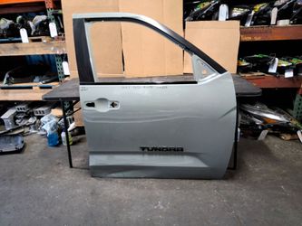 2022-2023-2024-2025-2026 TOYOTA TUNDRA RIGHT FRONT DOOR OEM USED #11620