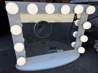 Impressions Vanity Mirror with Speakers