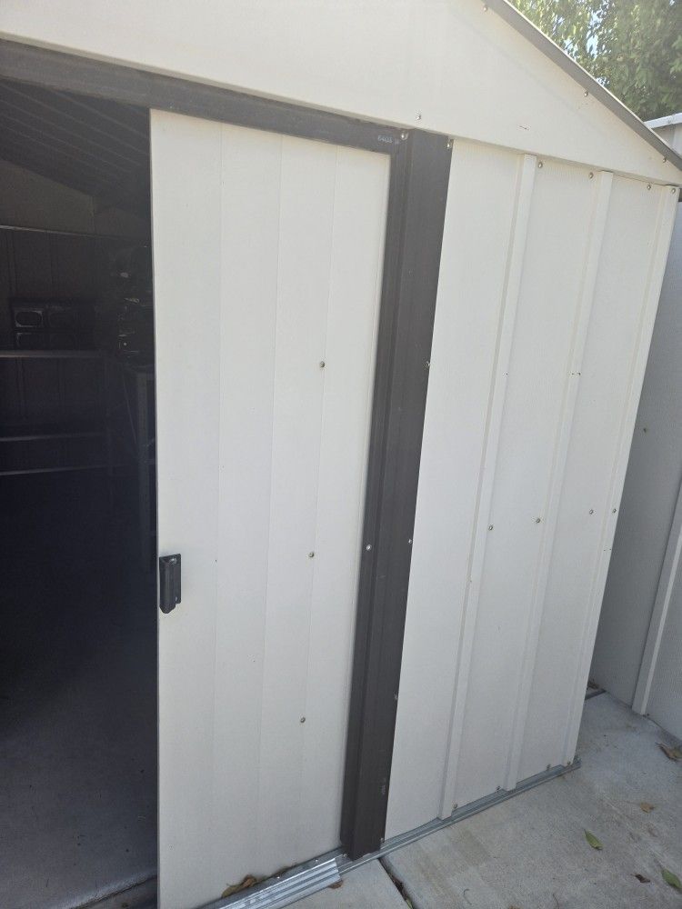 Outside Shed Asking For 500$  The Size Is 10×12