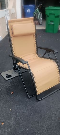 Zero gravity chair with pull out shelf/cupholder