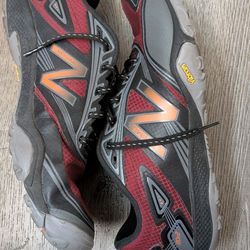 New Balance minimus shoes size 11 small tear