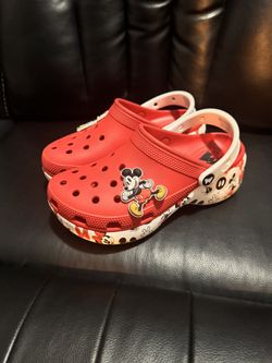 Mickey Mouse Crocs Womens Size 7$ 10