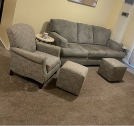Havertys Alloy taupe color set Sofa with armchair and 2 Ottoman full details in the photo gallery pickup Gaithersburg md20877