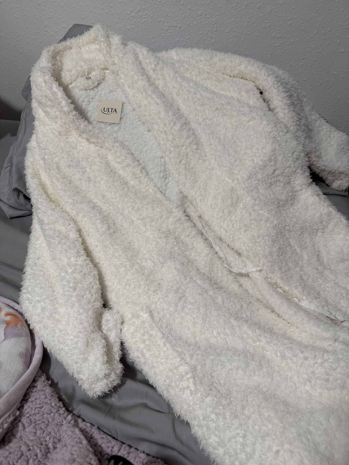 Ulta Beauty S/M White Robe