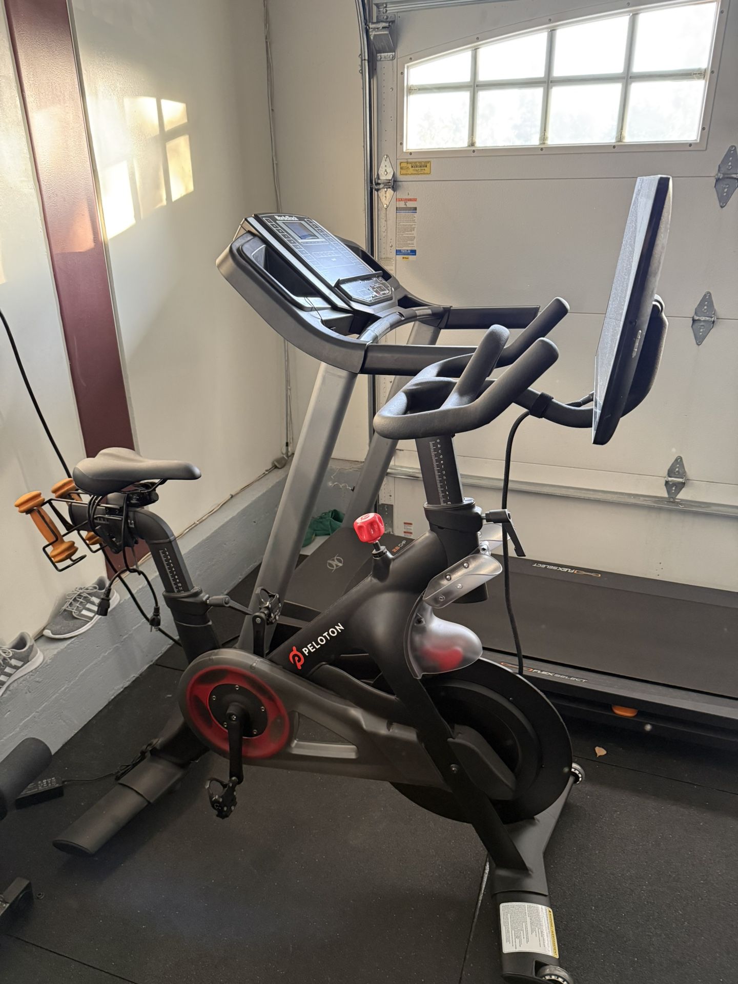 PELOTON STATIONARY BIKE