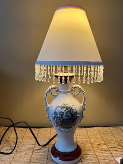 Vintage Colonial Era Lamp with George and Martha Washington