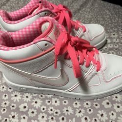 $$40$$ Nike Air 