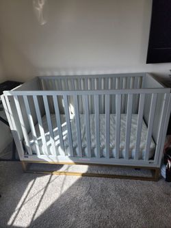 Monarch Hill Haven 3-in-1 Convertible Crib